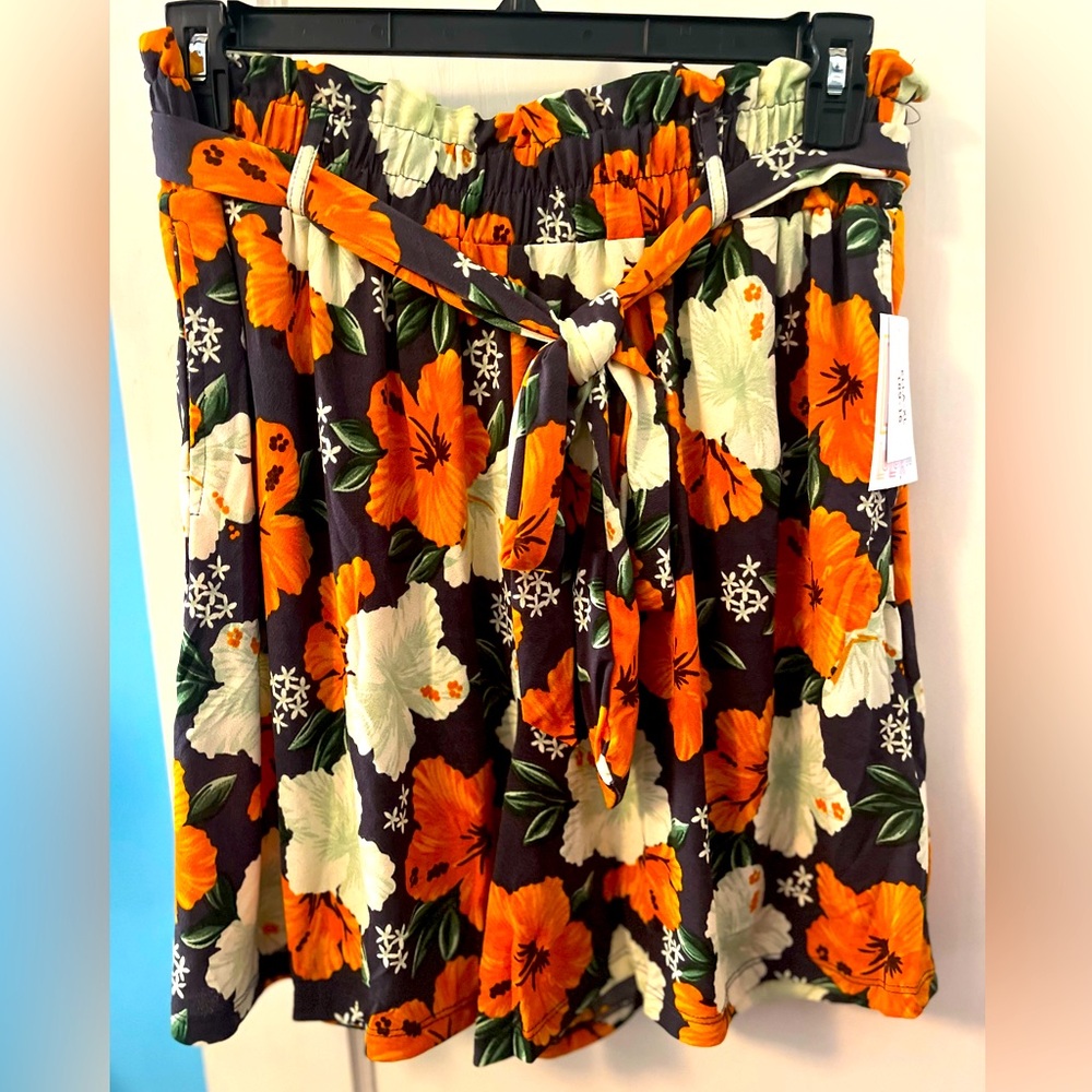 NWT LuLaRoe ELLA XL Shorts
